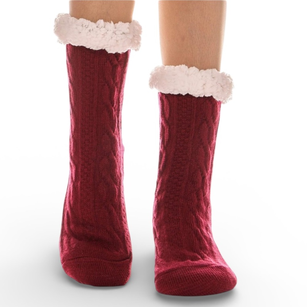 Huggle maroon white fleece trim cable knit traction slipper socks one size